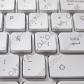 Accesorios de Tecnología, Marca: Genius - Teclado de color Blanco Genius Slimstar 230 en Español conexión USB