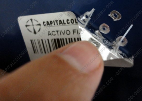 Impresi&oacute;n de etiquetas activos fijos y productos (metalizadas y en papel), Marca: CapitalColombia - Venta de 1.250 etiquetas impresas metalizadas para activos fijos con pegante de seguridad (incluye etiquetas e impresion)